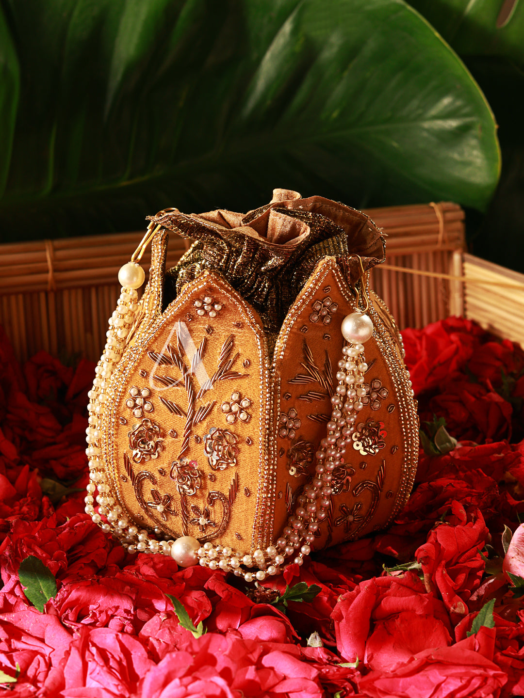 Sunehri Phool Potli