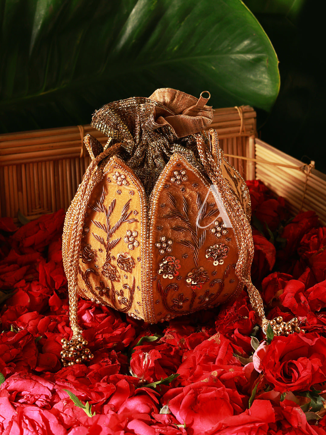 Sunehri Phool Potli