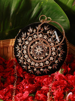 Kaaynaat Embroidered Clutch