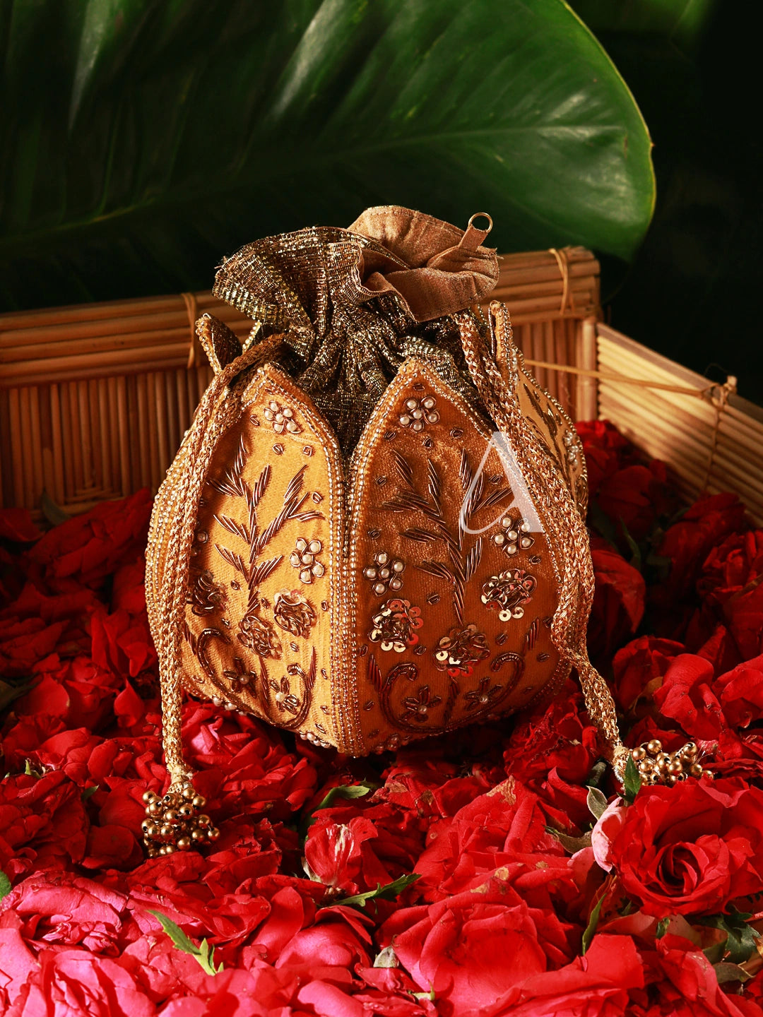 Sunehri Phool Potli