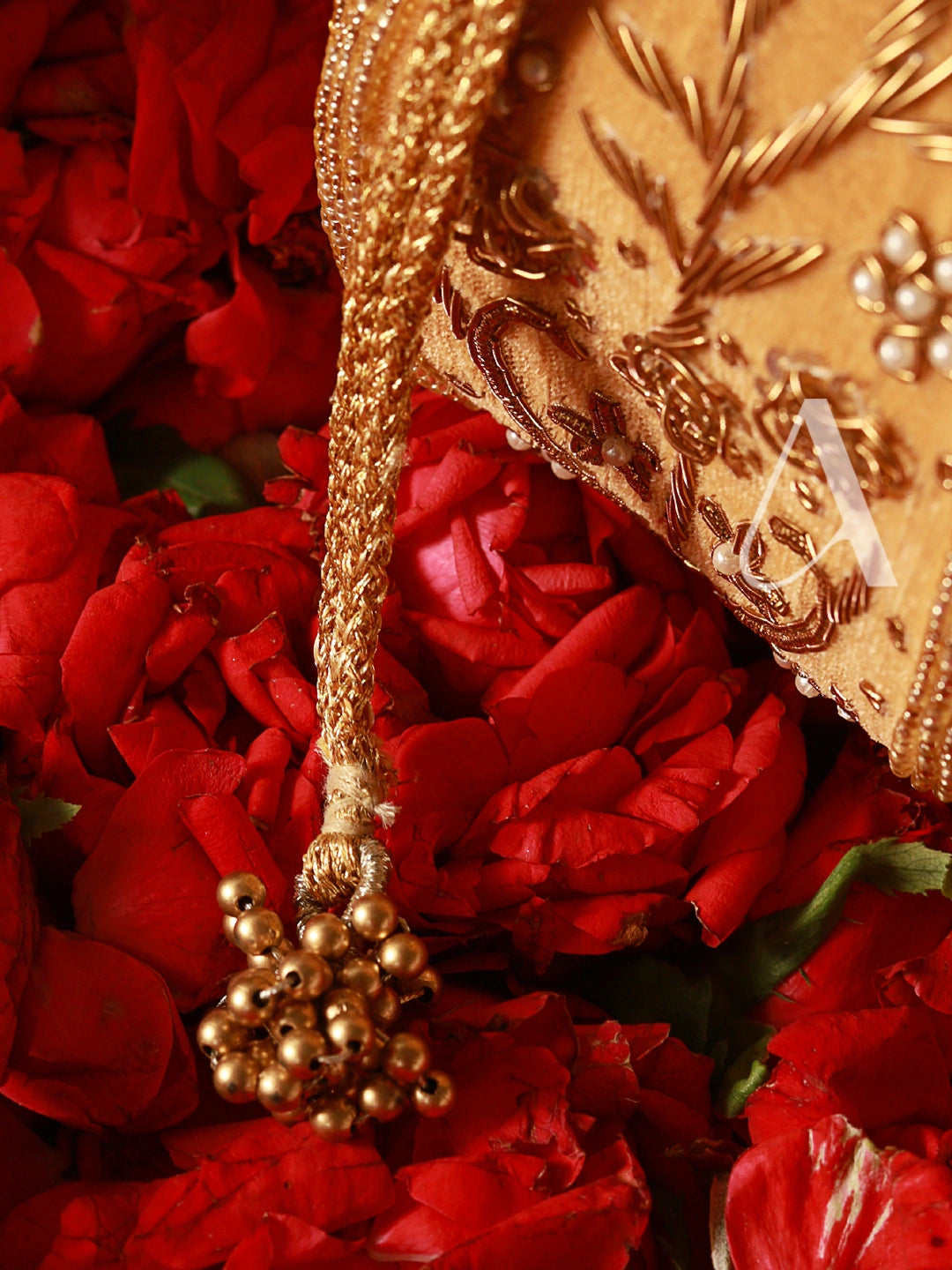 Sunehri Phool Potli